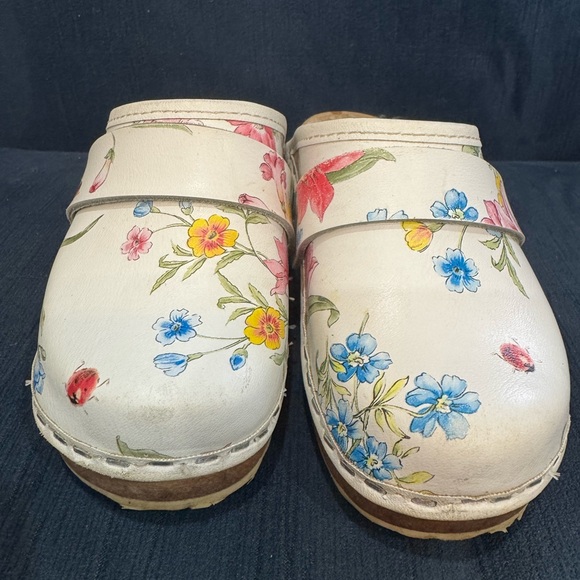 Toddler clogs. Sz 25, approx 8-8.5 us - Picture 2 of 5